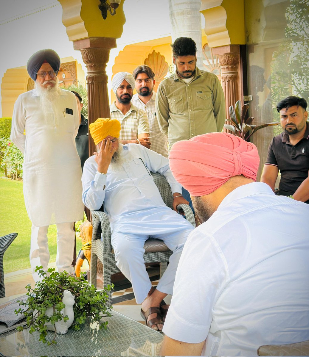 HardeepDimpy's tweet image. ਹਰ ਰੋਜ਼ ਦੀ ਤਰ੍ਹਾਂ ਦਫਤਰ ਵਿੱਚ ਆਈ ਸੰਗਤ ਦੀਆਂ ਮੁਸ਼ਕਿਲਾਂ ਸੁਣੀਆਂ ਅਤੇ ਮੌਕੇ ਤੇ ਹੱਲ ਕੀਤਾ।
#MLA #DimpyDhillon #SunnyDhillon 
#Gidderbaha 
#ਮੇਰਾ_ਹਲਕਾ_ਮੇਰਾ_ਪਰਿਵਾਰ