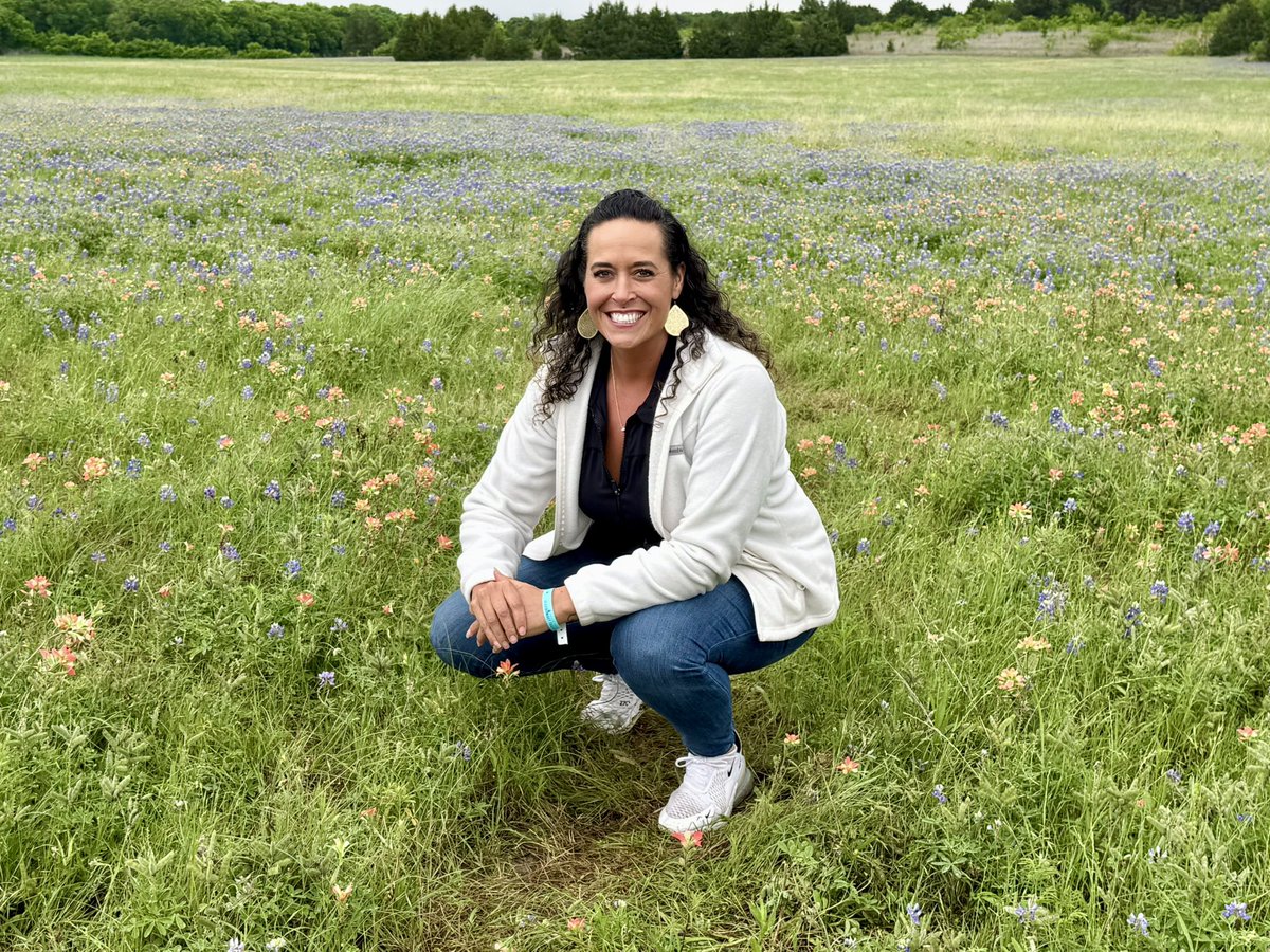 Chile10's tweet image. New Adventure!

The rain didn’t stop us 🛑 We made it to Ennis downtown blue bonnet festival, had a yummy 😋 lunch, and drove out to the blue bonnet fields. Best part was quality time with family 🥰 

Lunch: Ferns in the wild ✅ 
New City: Ennis ✅ 
#TravelTheWorld #texas #family