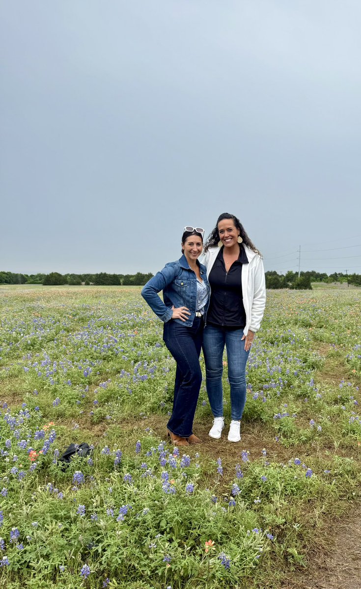 Chile10's tweet image. New Adventure!

The rain didn’t stop us 🛑 We made it to Ennis downtown blue bonnet festival, had a yummy 😋 lunch, and drove out to the blue bonnet fields. Best part was quality time with family 🥰 

Lunch: Ferns in the wild ✅ 
New City: Ennis ✅ 
#TravelTheWorld #texas #family