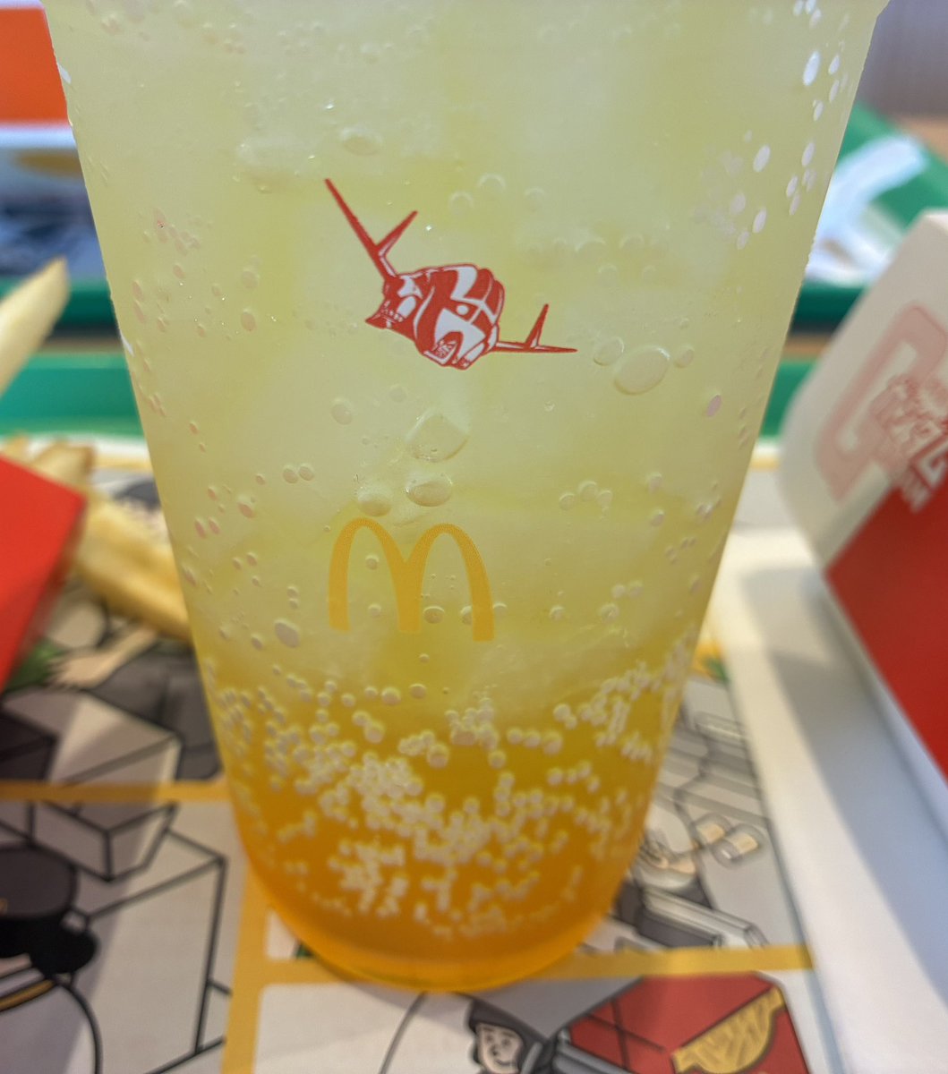 ガンダムコラボチキンタツタ

油淋鶏風はシャア専用ザクのパッケージ

マックフィズ®和かんきつヨーグルト味の容器はガンダムのラストショット
裏側にジオングヘッド

#マクドナルド
#ガンダム