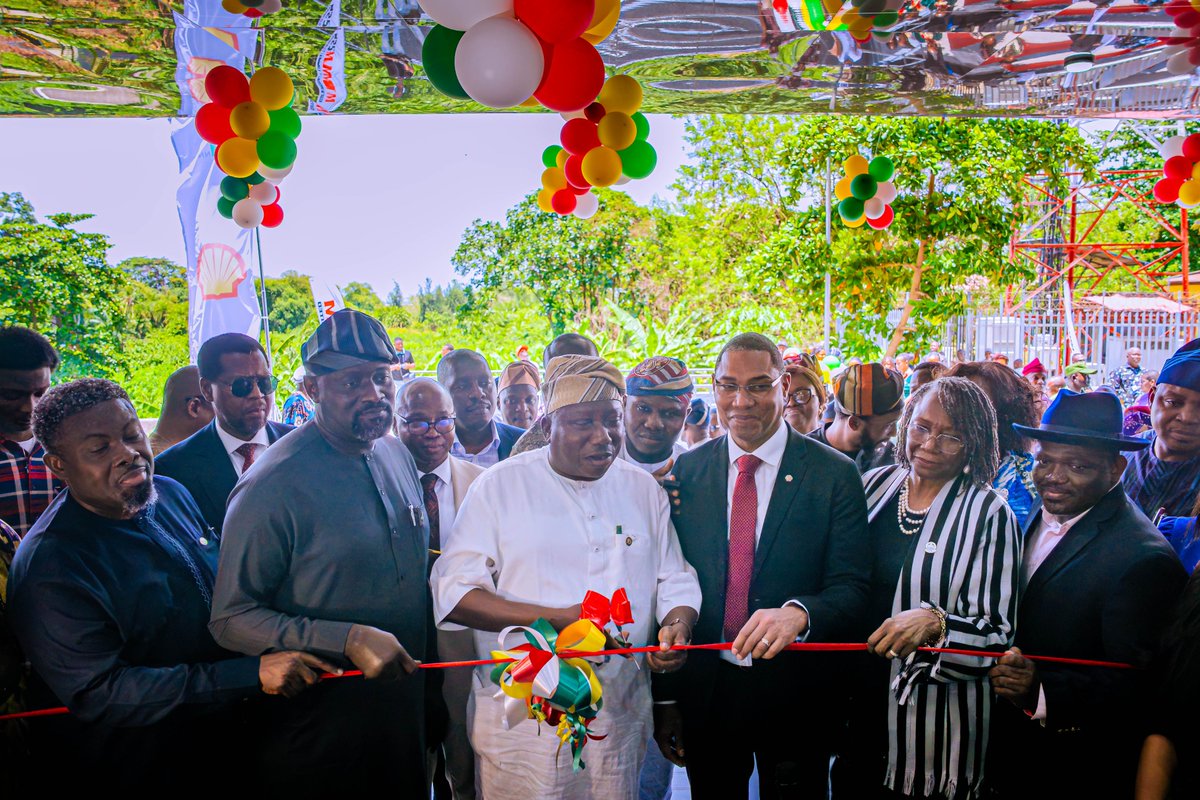 nnpclimited's tweet photo. PHOTO NEWS: NNPC, SNEPCo, NCDMB Donate Geosciences Centre to UNILAG

NNPC Limited, in partnership with Shell Nigeria Exploration and Production Company Limited (SNEPCo), the Nigerian Content Development and Monitoring Board (NCDMB), and the University of Lagos (UNILAG), commissioned and donated the newly built UNILAG Geosciences Centre of Excellence to the University on Friday.

Purposely built to strengthen geosciences education and research in Nigeria, the Centre was inaugurated by the Chief Upstream Investment Officer of NNPC Upstream Investment Management Services Ltd. (NUIMS), Olanrewaju Igandan, alongside the Managing Director of SNEPCo, Ronald Adams; Director of Capacity Building (NCDMB), Abayomi Bamidele; Lagos State Commissioner for Tertiary Education, Tolani Sule; and the Vice-Chancellor of UNILAG, Professor Folasade Ogunsola.

The Centre boasts of a 250-seat auditorium, geoscience and instrumentation laboratories, a rock preparation workshop, hydrogeology, mineralogy, environmental geology, sedimentary and palaeoenvironmental sciences laboratories, a seismic interpretation room, a modern library, a digital museum, and collaborative spaces for students and researchers. It is also supported by a 600 kVA transformer, a 40 kVA solar power facility, and a field investigation coaster bus.

By connecting academia, industry, and government under one roof, the Centre provides Nigerian students and researchers with hands-on access to modern energy tools, reduces the oil and gas industry's reliance on international markets for testing and training, and builds the in-country expertise Nigeria's energy sector needs.

NNPC Limited remains committed to driving capacity building, supporting national development, and working with partners to secure a stronger energy future for Nigeria.

#EnergyForToday 
#EnergyForTomorrow