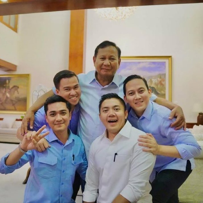 A Professional Overthinker tweet media