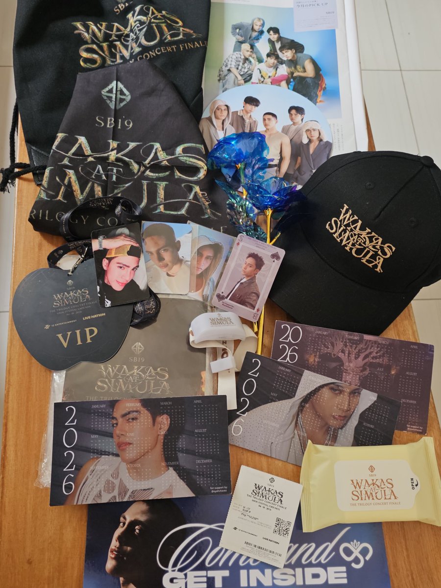 yapifer's tweet photo. Masayang babalik ng Taiwan kahit hindi nakapila sa mga freebies 🙃😊 xie xie ni sa nag abot ng freebies 😊
Happy to see you again @SB19Official esp. my bias @stellajero_  ❤️ cute ng temp tattoo 🍓

#SB19 
#WakasAtSimula #SB19WaS
#WaSTheFinale https://t.co/c08k3Mx3lK