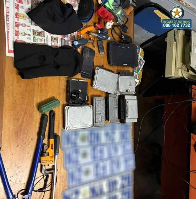 _ArriveAlive's tweet image. High-speed chase leads to arrest of vehicle theft syndicate, Durban

arrr.co.za/d6B9I

#ArriveAlive #Crime @marshall_sec