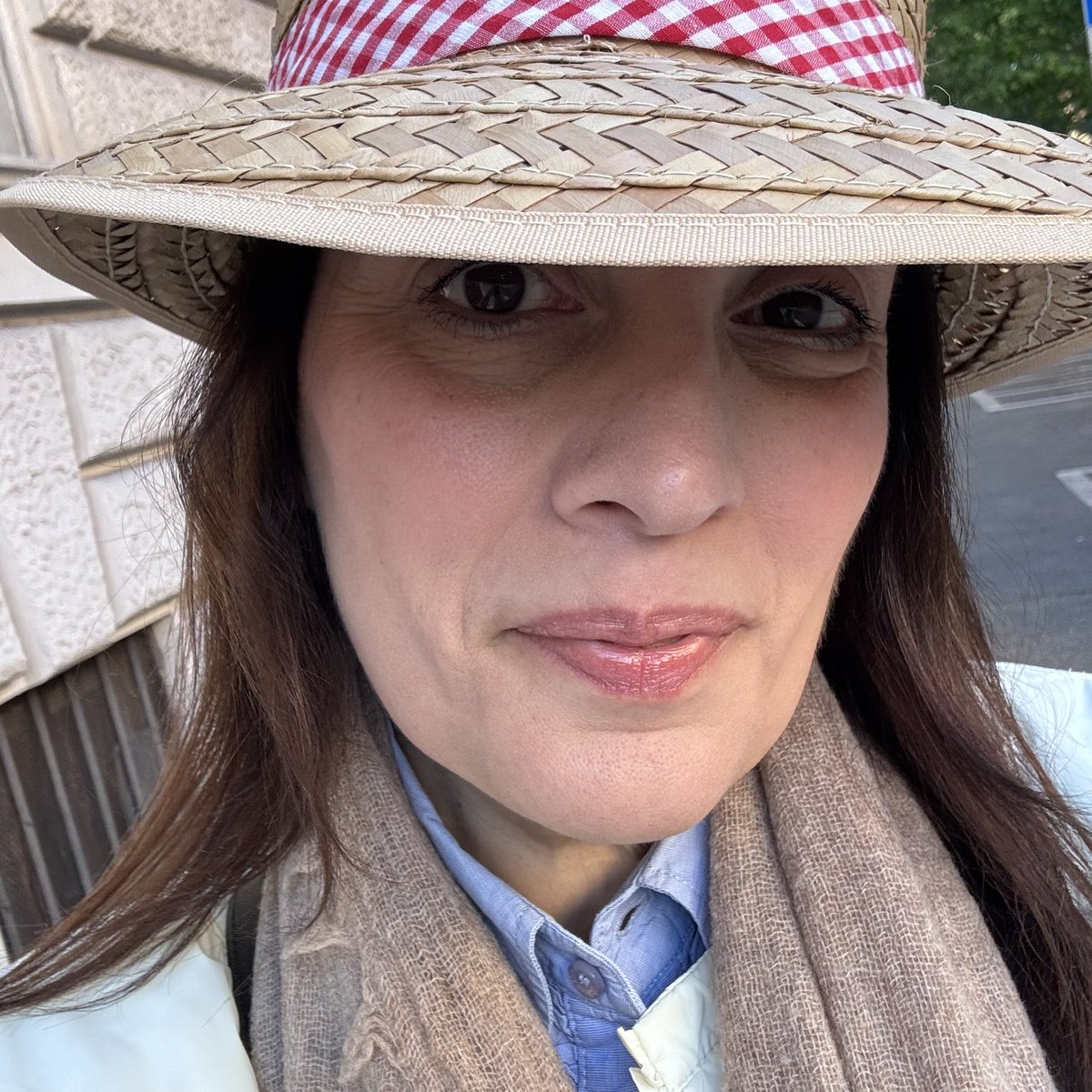 gemmagaetani's tweet photo. Operativi - come si dice - anche di prima mattina di #domenica, direzione #mercatino, #cappello d’obbligo per quando picchierà il sole
#mercato https://t.co/NL4A12NGh8