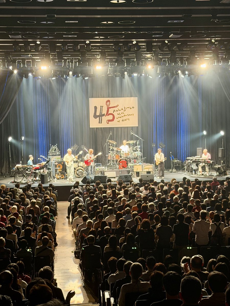 jimboakira's tweet photo. 昨日の45周年記念ライブの写真が上がっていなかったので、、現在進行形のワンマンオーケストラ、ピラミッド、かつしかトリオ、そして角松敏生さんとは30年ぶりに同じステージに上がりました😊
#ワンマンオーケストラ #ピラミッド #かつしかトリオ #角松敏生 https://t.co/FSj9xBONyP