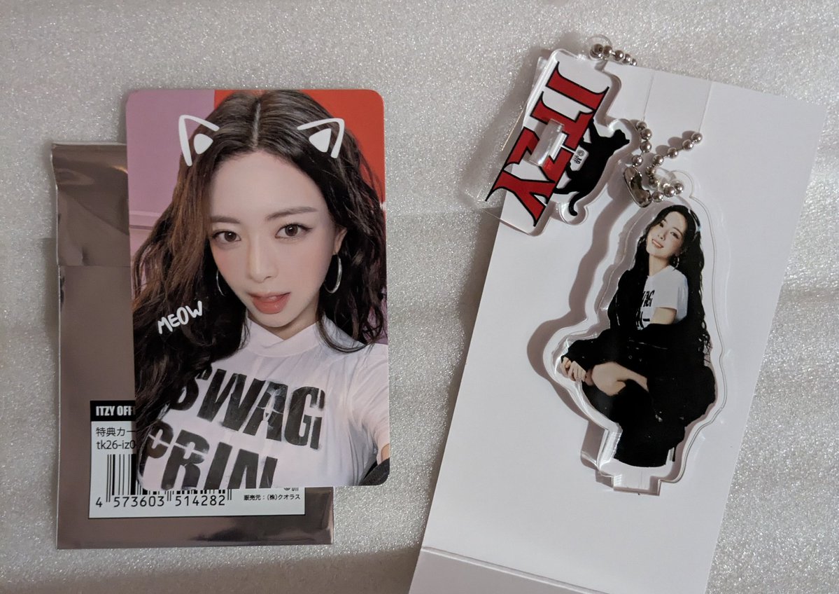 ITZY グッズ 交換 TUNNEL VISION 

譲) 特典トレカ　ユナ
アクスタチャーム　　ユナ

求) 特典トレカ　イェジ
アクスタチャーム　チェリョン

9.10日に現地にて手渡し可能です🙆
お気軽にお声掛けください😌