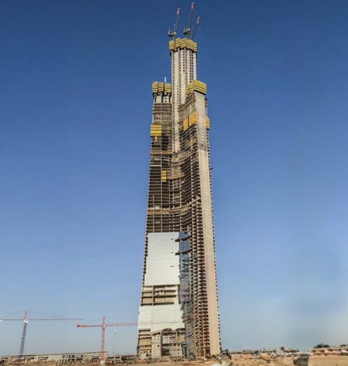 M7MDabudahish's tweet image. Level 100 reached. 🚧
Jeddah Tower continues to rise — a milestone toward the world’s tallest building.

#JeddahTower #Construction #SaudiVision2030