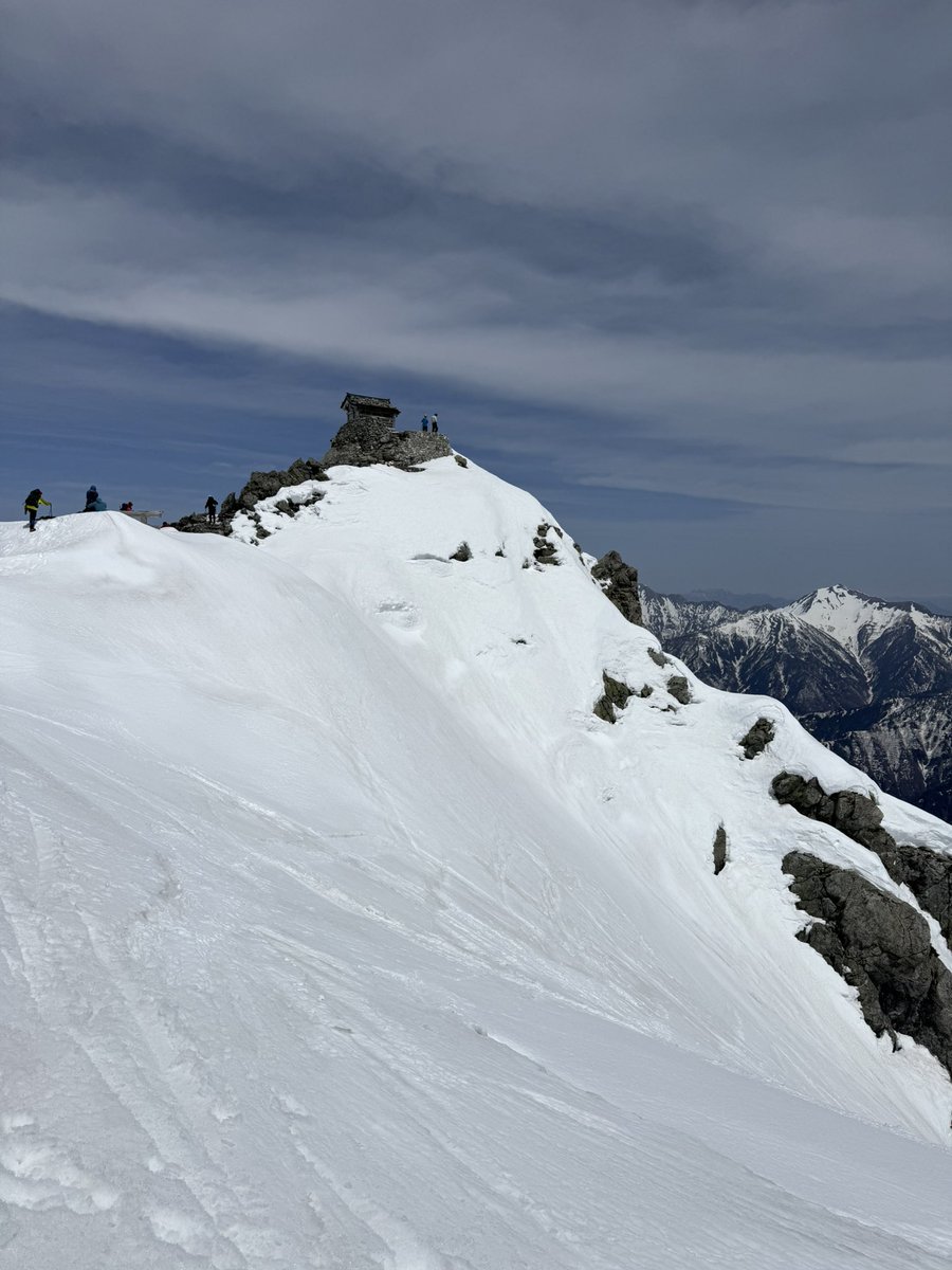 malu20xx's tweet photo. ウィィィッス。えー、オフ会会場の立山山頂（標高3003m）に来たんですけどもー、一応Switch 2と地球防衛軍4.1fNSも準備してきたんですけどー、誰も来ませんでした、0人です！ #EDF立山オフ https://t.co/4Ue1uxddC4