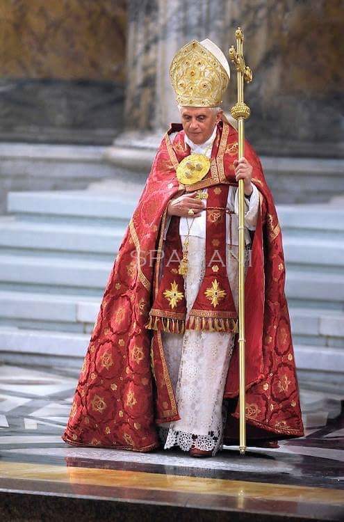 #OTD 19 kwietnia 2005 r. w drugim dniu konklawe i w czwartym głosowaniu na papieża wybrany został kard. Joseph Ratzinger, który przybrał imię #BenedyktXVI.