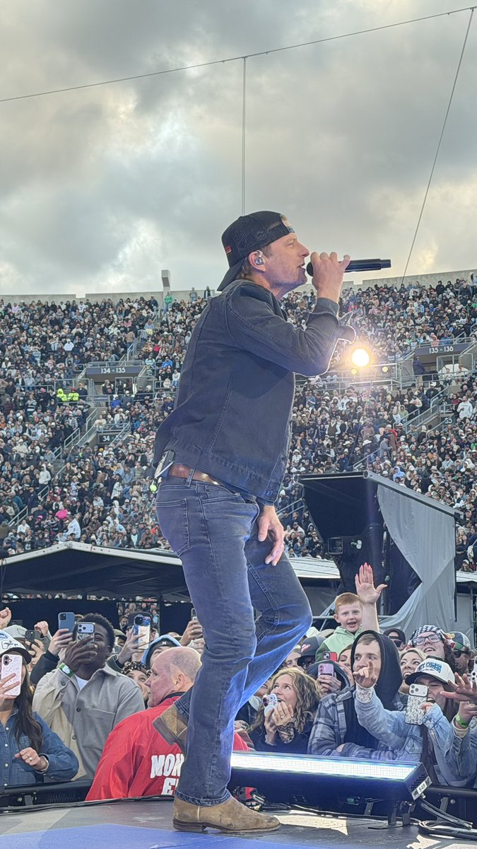 securitydavec's tweet photo. It was definitely my kinda Saturday night with @lukecombs  at Notre Dame! First row pit! (@DierksBentley too!) https://t.co/MhwVQ69Ewd