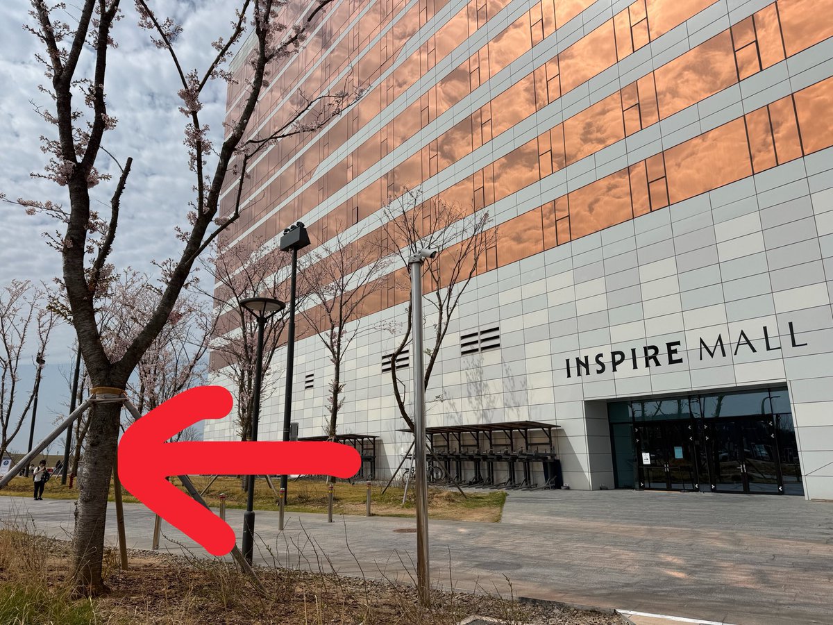 970218FHP's tweet photo. 📍굿즈부스 가는 길 해당위치에서
 현장수령 진행합니다 ~15:30 https://t.co/2Ak8Qi5vzt