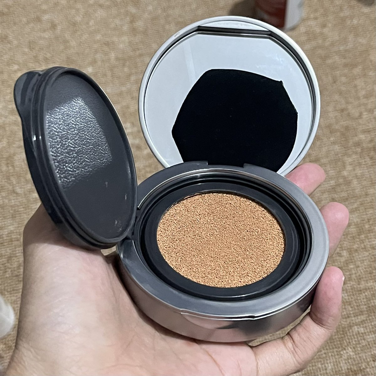 zhanadulset's tweet image. barangkali ada yg minat make over hydrastay prismatic glass cushion preloved baru dipakai tipis 2/3 kali puff masih baru ya

💸150k co lewat oyen biar freeong

#makeover #cushion #preloved #cushionlokal