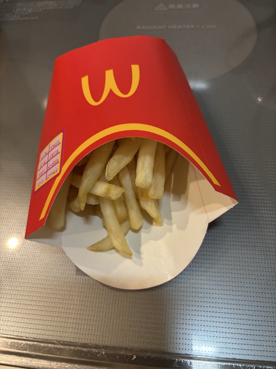 nswn17's tweet photo. ポテトL買って帰ってきて開けたら、くそすくないんやがw

#マクドナルド https://t.co/NMQzzb4lMW
