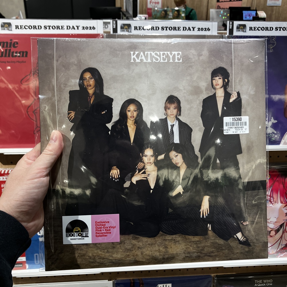 KATSEYE「Touch / Gabriela」〈12”シングルレコード〉 Amazon.co.jp