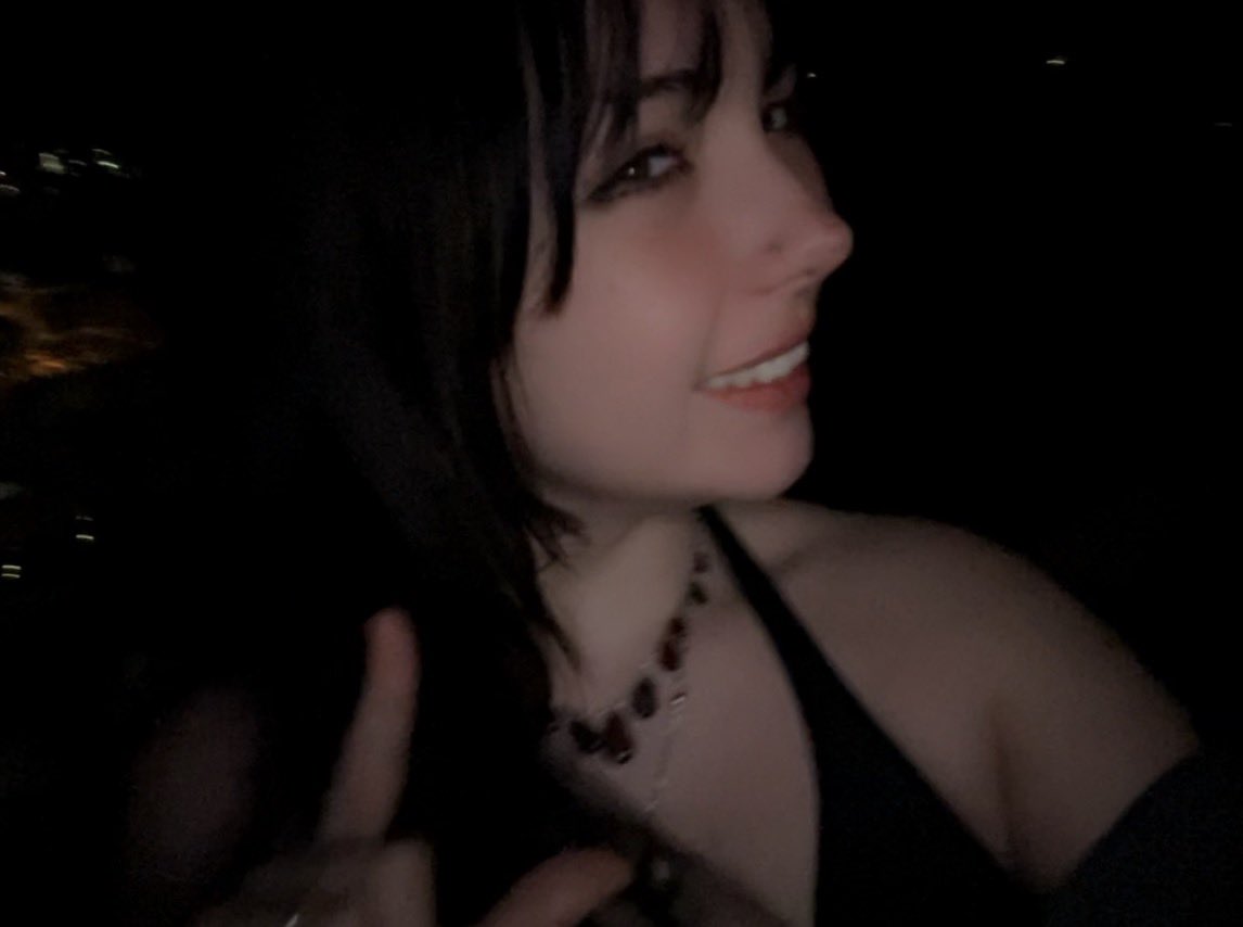 goddess elloise 💸 tweet media