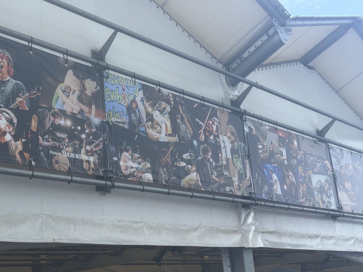 iruiru4178's tweet photo. ハイスタ物販約4時間かかりました。
エグすぎて疲れました。
少々買いすぎてしまいました！ https://t.co/PV29u1l9ay