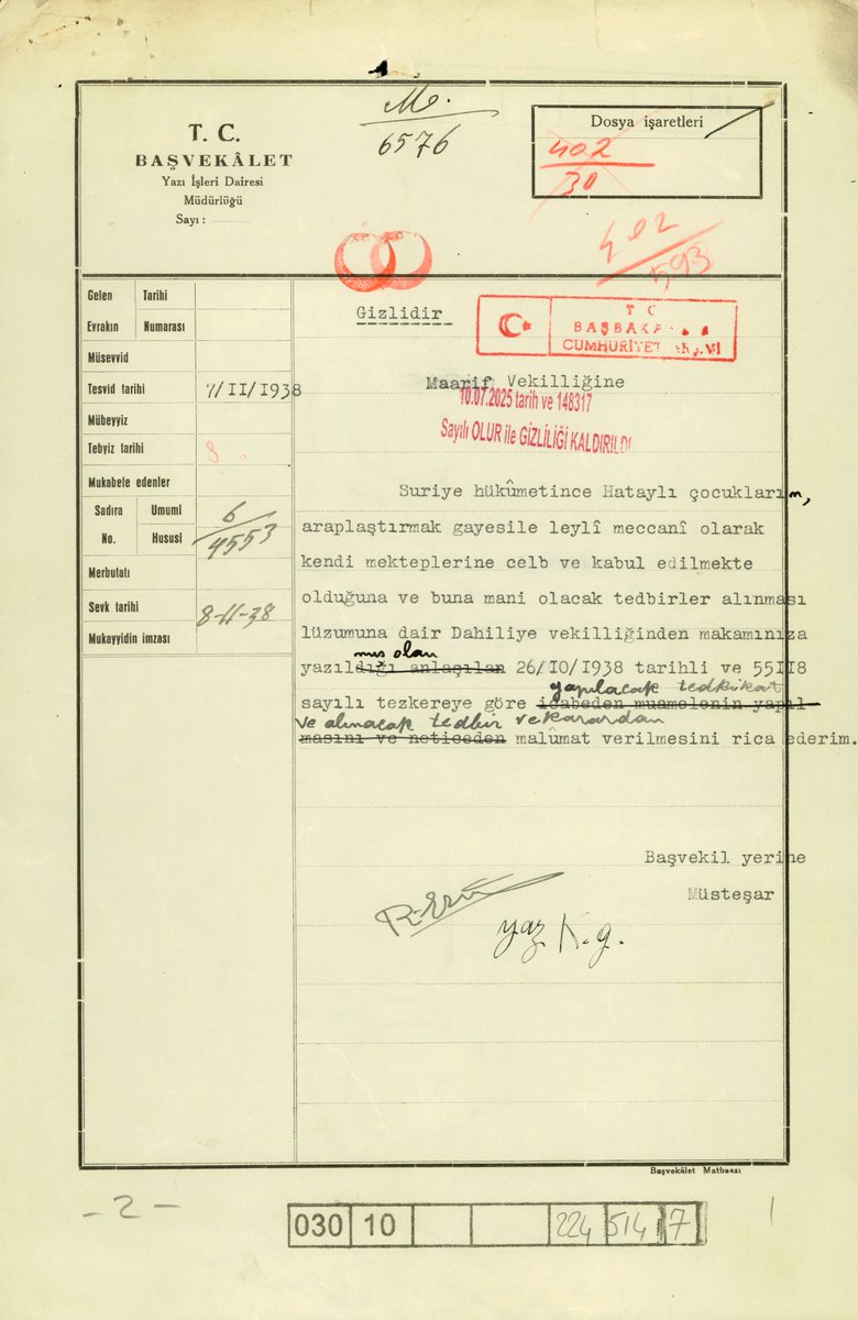 lordsinov's tweet image. Gizliliği 2025 yılında kaldırılan 7 Kasım 1938 tarihli resmi belge...

Suriye hükümeti, Hatay Türklerini, Araplaştırılması için parasız ve yatılı okullara sevk ettiriyor. Kemalist hükümet bunu engellemek için talimat veriyor.

Başbakan Bayar, ölüm döşeğindeki Atatürk'ün yanında