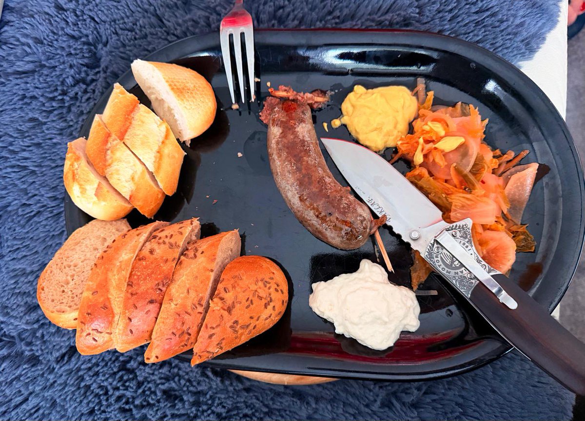 Iris Hrozková tweet media