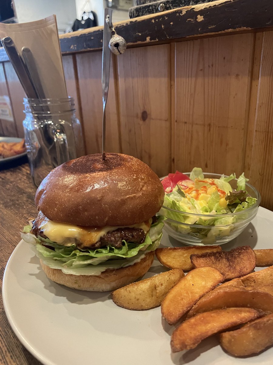 Image for the Tweet beginning: #デイトラ #独サポ #Web制作

XDカンプのコーディングを予習💡
独サポチームMTGは終わってしまったけど、隔週でMTG🙆‍♀️
頑張っている方がいると励みになる💪🏼🔥

ERI（@eri_webdesigner ）さんとおしゃべり会のはずが、いつのまにかWordPress講座に😂
知りたかったことをたくさん学べて感謝です🥹🙏🏻 