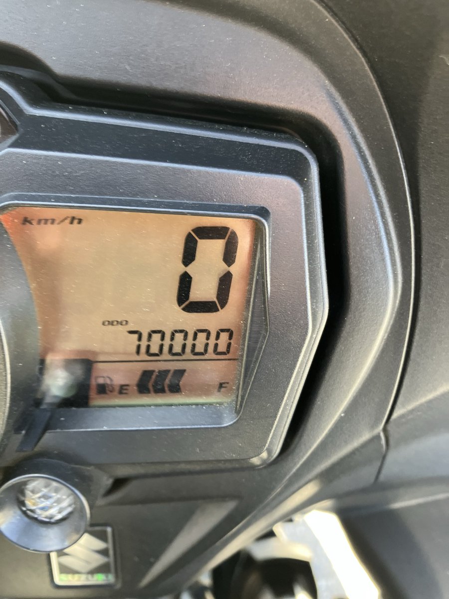 バイクの老いる交換も終わり、若返りました😀✨（笑）
縁起よく70000km達成❣

#ツーリング
#バイク