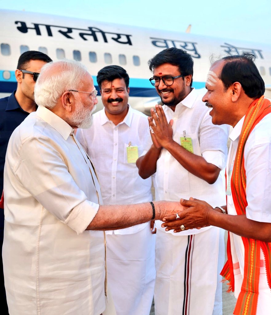RamaAIADMK's tweet photo. Honored to welcome Hon’ble Prime Minister of India @narendramodi Avargal during his visit to address the NDA rally in Coimbatore! https://t.co/wQtkNoCWFW