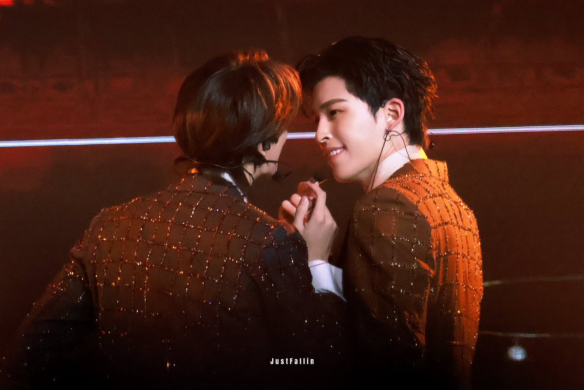 JustFallin tweet media