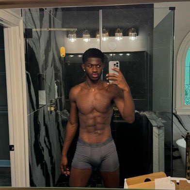 DL_XXXposed's tweet image. Be honest… if he slid in your DMs what you doing? 😭 #LilNasX #ebony #freaky #Atlfreaks