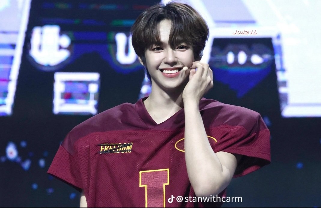 ssimply_mira's tweet photo. @rygwcj This is one of my favorite photos of Yence. It captures the smile that melts thousand of hearts.
Performing truly brings him so much happiness. ๐๐ฉต๐
#D19JLCapturedMyHeart
#22ChallengesWithJL
#AHOF_JL #AHOF https://t.co/22unc1SP1k