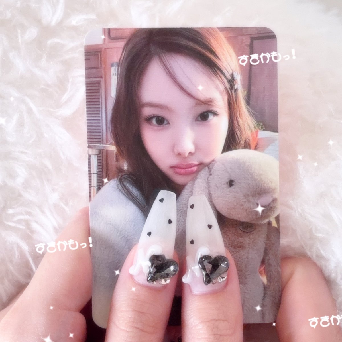 iz3_2's tweet photo. 国立ライブのためにネイル変えた>𖥦<🎵
親指になよんちゃんのイニシャルのN入れてもらいました🎶 https://t.co/SIHYcYpWXY