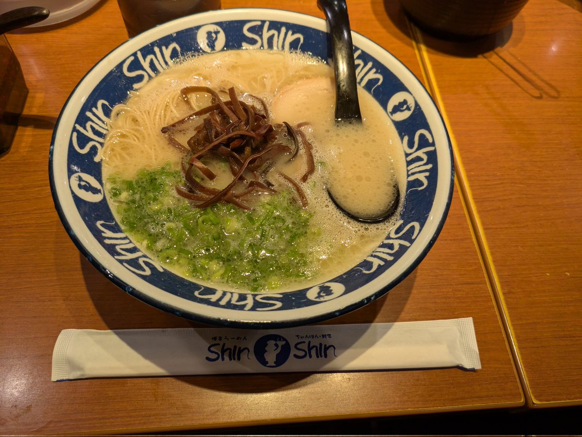 GuilTy1997's tweet photo. 日本一美味いとされる博多豚骨ラーメンを食べてきた https://t.co/ETVb4Adixu