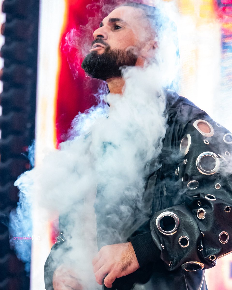 WeWantRollins__'s tweet photo. The REAL Definition Of AURA 😮‍💨🥶

#Wrestlemania https://t.co/1BGvpYzVos