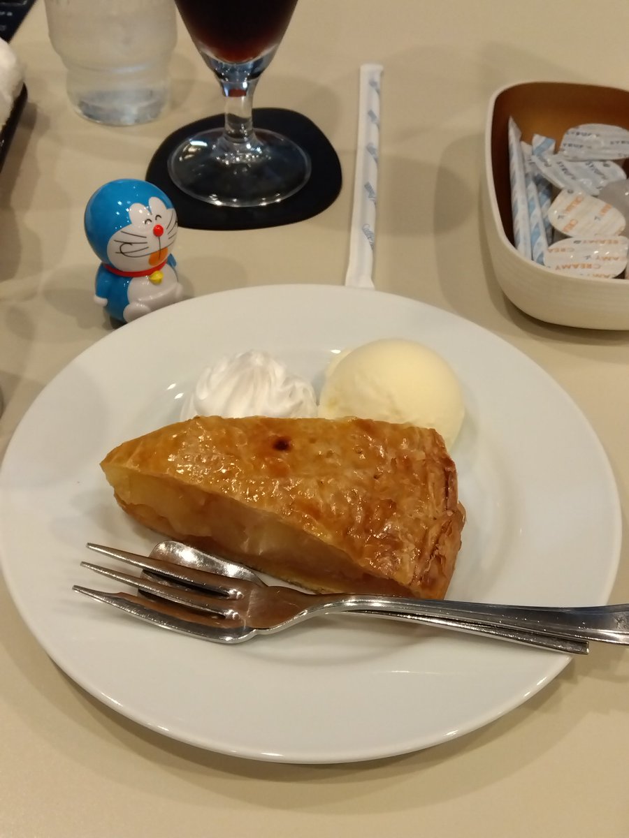 みつあめパン tweet media