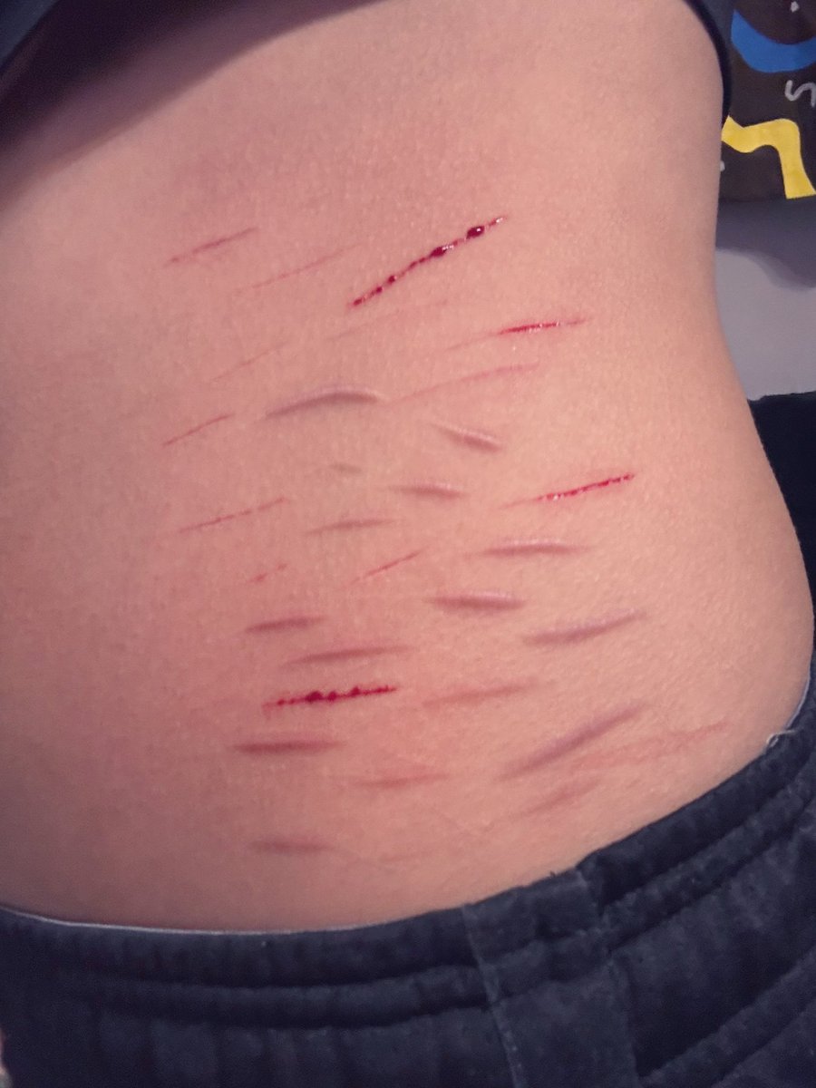 's tweet image. Yum yum yum 
More on the sides plz 
:3

#shedtwt #shtwt #slittwt #988twt