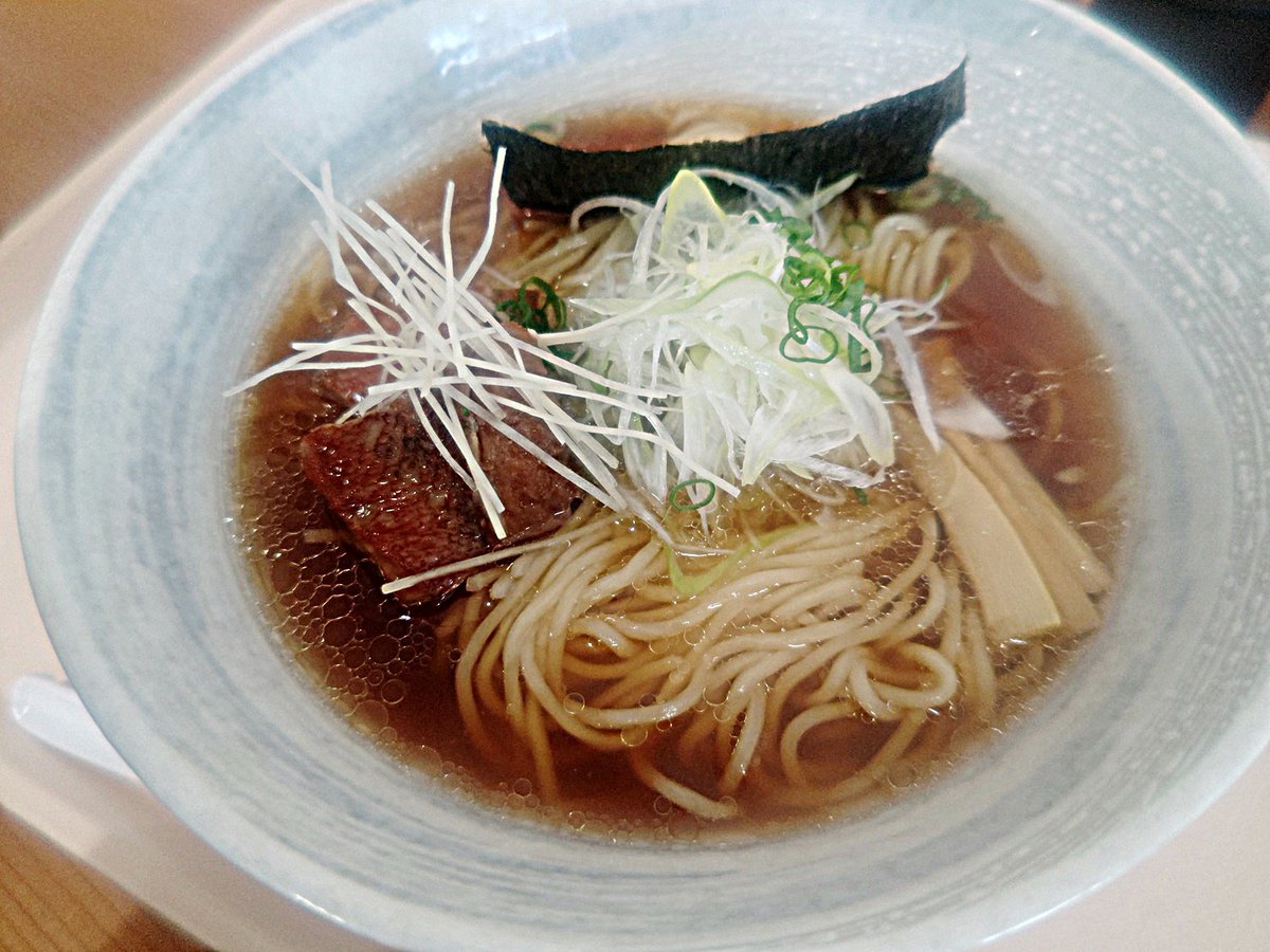 tabito_shoshoku's tweet photo. 加美郡色麻町 麺屋シキさんで🍜
赤魚中華と赤魚中華のつけ麺🍜
��付けのアコウダイ？メヌケ？旨味が有り白身でクセのない味が上品👍✨
細切された生姜が最高に合いますね！
つけ汁に中華のスープを頂き完飲👍😋ラーメンに乗った魚は初めてでしたが美味しかったです😋
美味しいラーメンご馳走様でした😊 https://t.co/ZDa9wKWyUv
