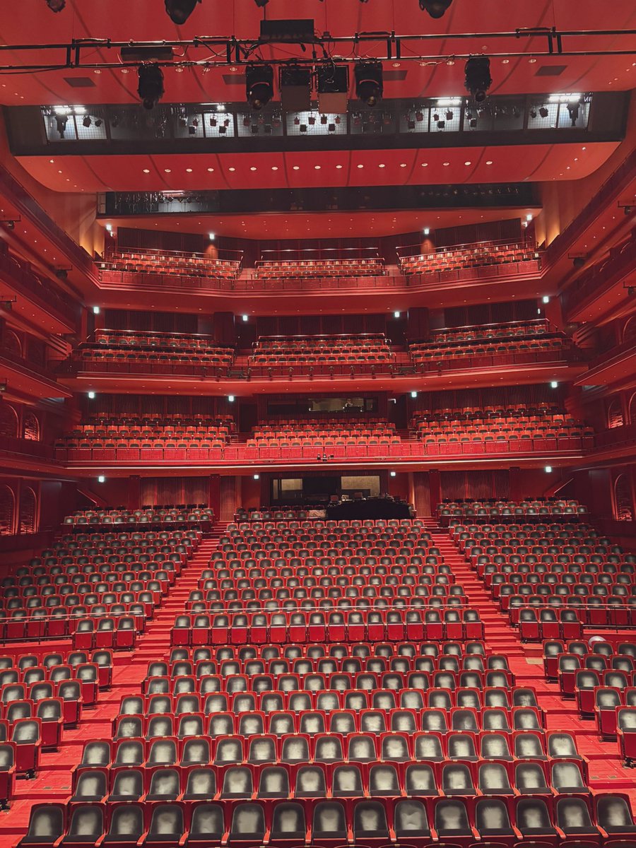 『#音楽劇ポルノスター』
全公演無事に終演いたしました
ご来場・ご声援くださった皆様そして演出の #青木豪 さん、スタッフキャストの皆様ありがとうございました
歌や踊りやマジックやとたくさんの経験をさせていただきました
なかなか印象に残らないユウイチくんを演じることでき楽しかったです◎