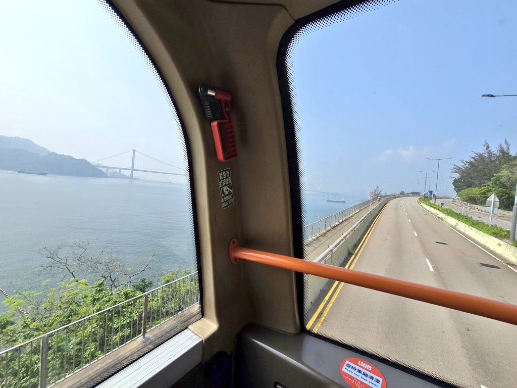 nonstopeurotrip's tweet image. I took the A38 Airport Express bus from my hotel to #HKG airport this morning as I was no where near the train stations 🚍 Also just €2.50 for this 40 minute trip with #BusWindowViews to die for 🥰🇭🇰 #HongKong #NonstopEurotrip
