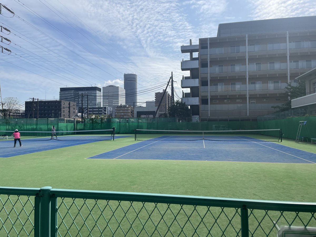 はみ－ tweet media