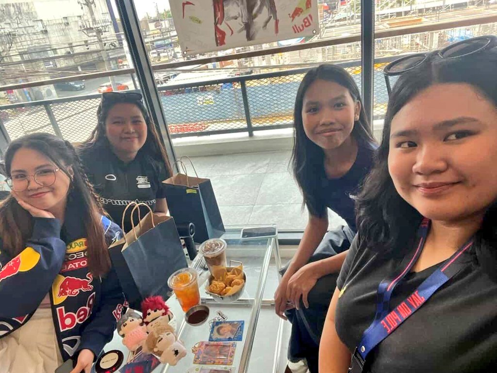 jaywonderberry's tweet photo. atm at hyst cafe
#JAYPI #JAYGP #JAYONPOLE https://t.co/3xyl7ZrveS