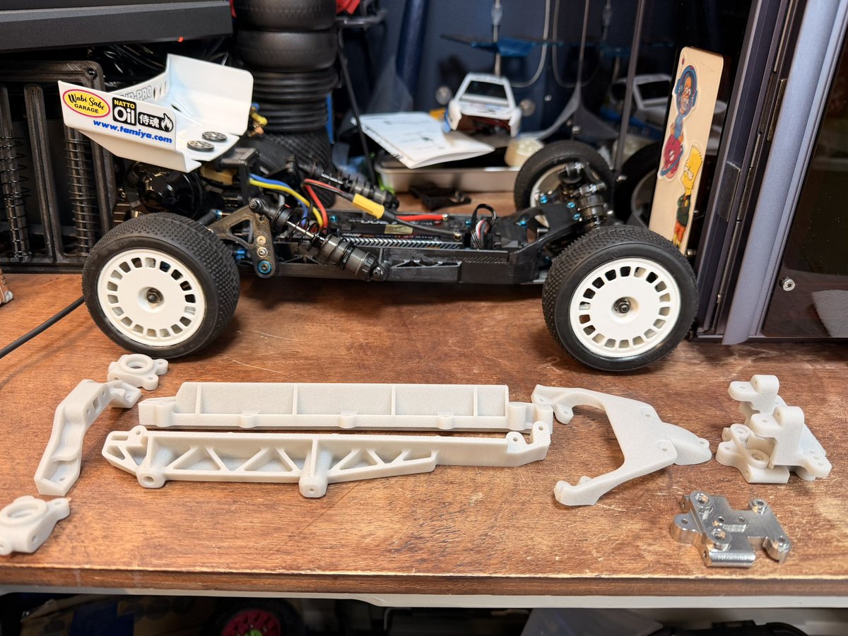 York1297188's tweet photo. 3Dプリントパーツ着弾!
これでサーキットでの走行でも耐え切れるはず。
#tamiya
#associated
#Tamiciated
#DT07D
#JLC3DP https://t.co/kdImeXqdPp