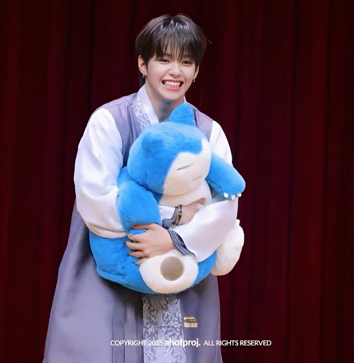 Shinke27's tweet photo. @rygwcj Here is my fav pic of JL, I really love how happy he is in this pic, I can see it in his whole face, so cute!!
#D19JLCapturedMyHeart
#22ChallengesWithJL
#AHOF_JL #AHOF https://t.co/57CK78L41J