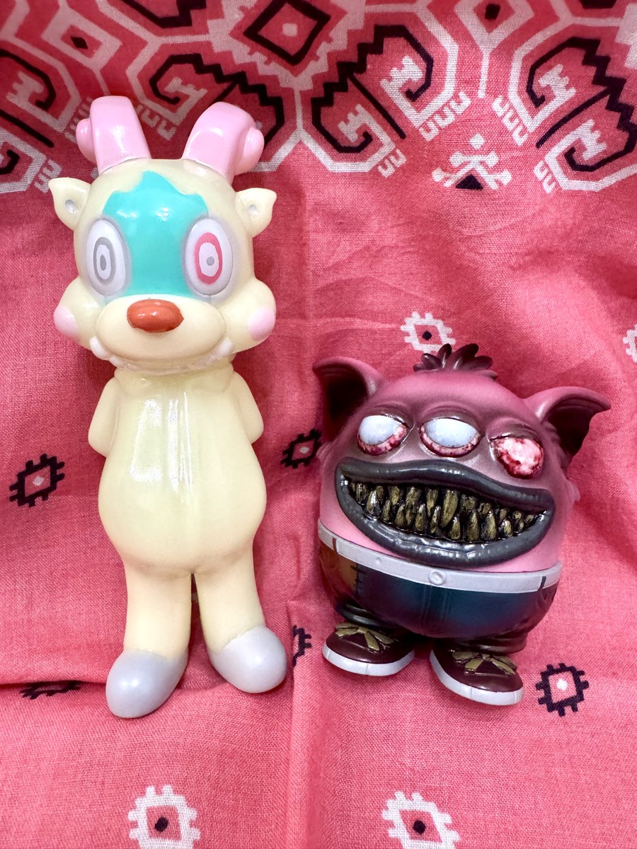 GIGIGU ギギグ　ソフピ限定カラー　PEEKABOOTOY ソフビ二体SET ⚫️⚪️⚫️⚪️ 🐈‍⬛🩷 𝙲𝚊𝚝'𝚜 𝙶𝚊𝚣𝚎