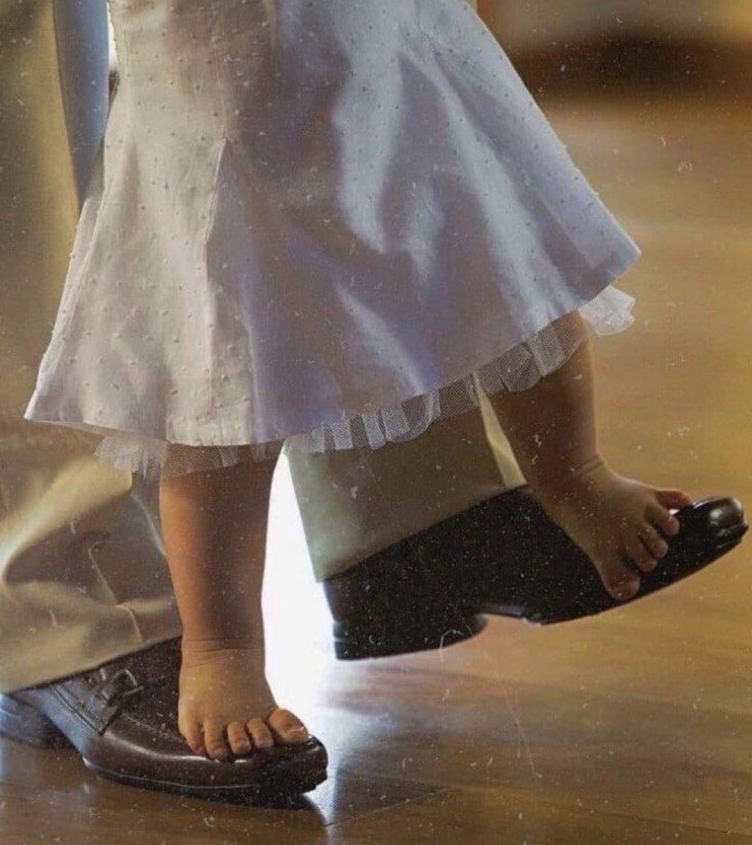 KocariYasaDa's tweet image. 📸: Alenya’s first dance ✨🎀😭
#EsDil #EsDilEl #TaşacakBuDeniz