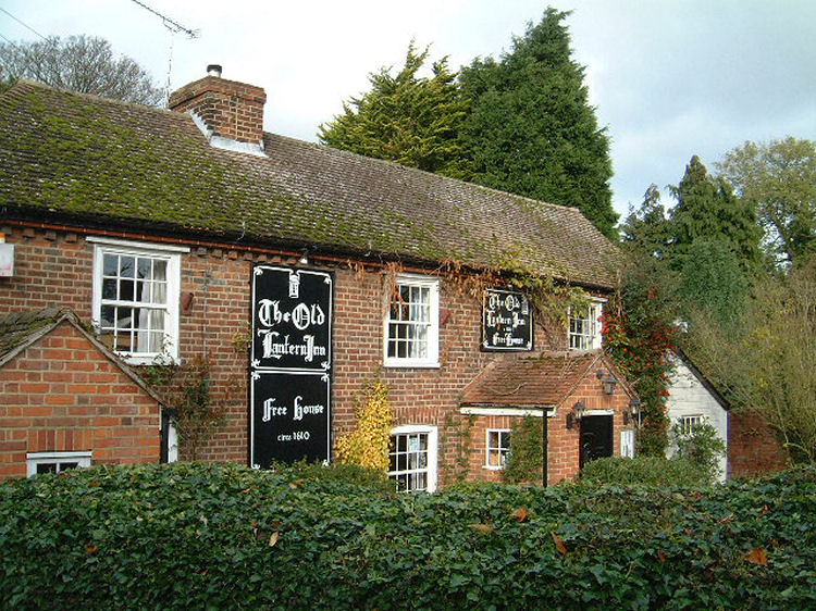 GBbooze's tweet image. The Lantern Inn, Martin, Dover #Kent 🍻
Originally a farm building, dating back to 1636 with the first pint served there in 1803. The pub is well known for its excellent homemade food and selection of real ales and fine wines. Once known as The Wheatsheaf Inn.