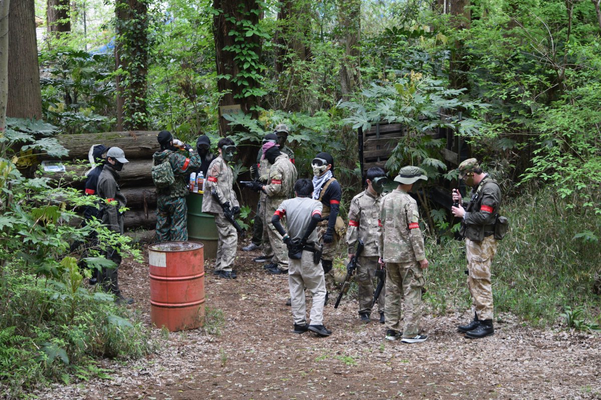 Chisa_Sabage's tweet image. 昨日は第一回新歓をGERONIMO様にて行いました！
9名の新入生とともに森を駆け回り、塹壕も駆使した熱い戦いを繰り広げました🔫🔥

5/9にも新歓を行うのでぜひご参加ください！！

#春から千葉大
#新歓
#GERONIMO
#GERONIMO食堂