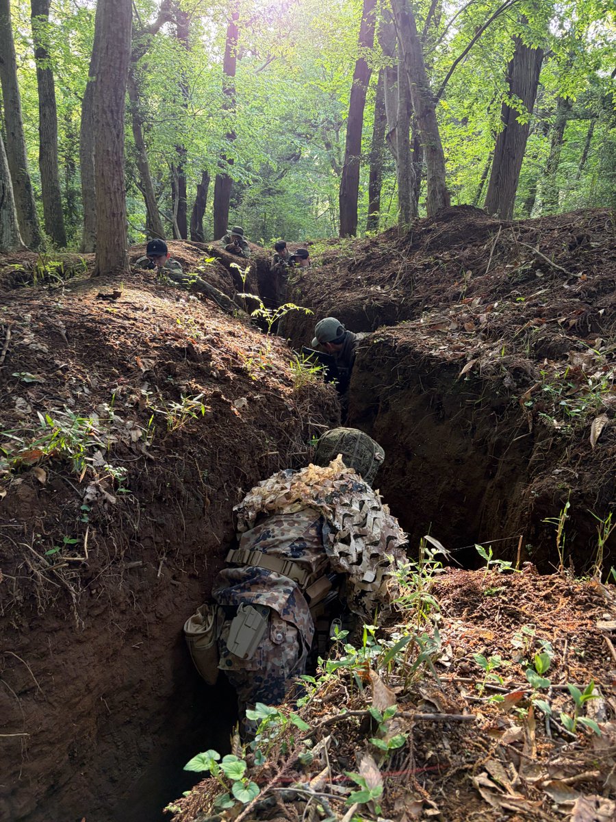 Chisa_Sabage's tweet image. 昨日は第一回新歓をGERONIMO様にて行いました！
9名の新入生とともに森を駆け回り、塹壕も駆使した熱い戦いを繰り広げました🔫🔥

5/9にも新歓を行うのでぜひご参加ください！！

#春から千葉大
#新歓
#GERONIMO
#GERONIMO食堂