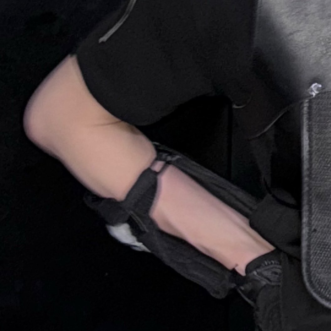 지훈 팔 tweet media