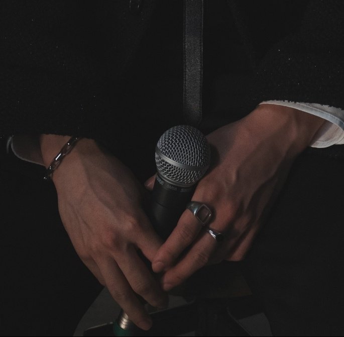 아니 얼굴 엄청 귀여운데
손은 왤케 성이 남;;;;; ㄷㄷㄷㄷㄷㄷㄷ