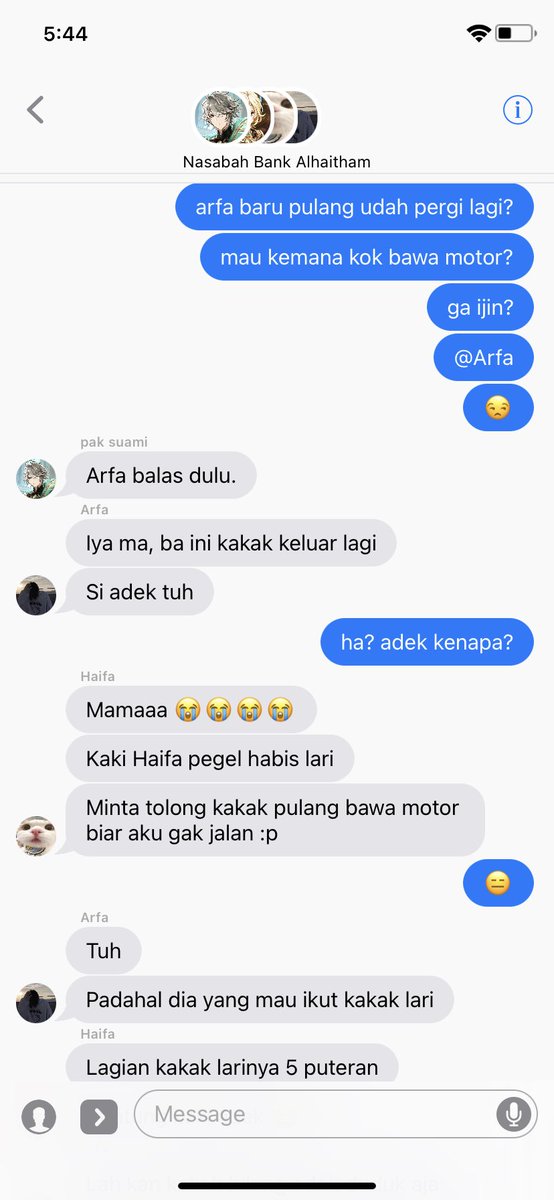 altroc1ty's tweet photo. #haikaveh one tweet | buibu universe | arfa &amp; haifa udah gede 

lari pagi vs mam bakso https://t.co/zwVl6FNqnL