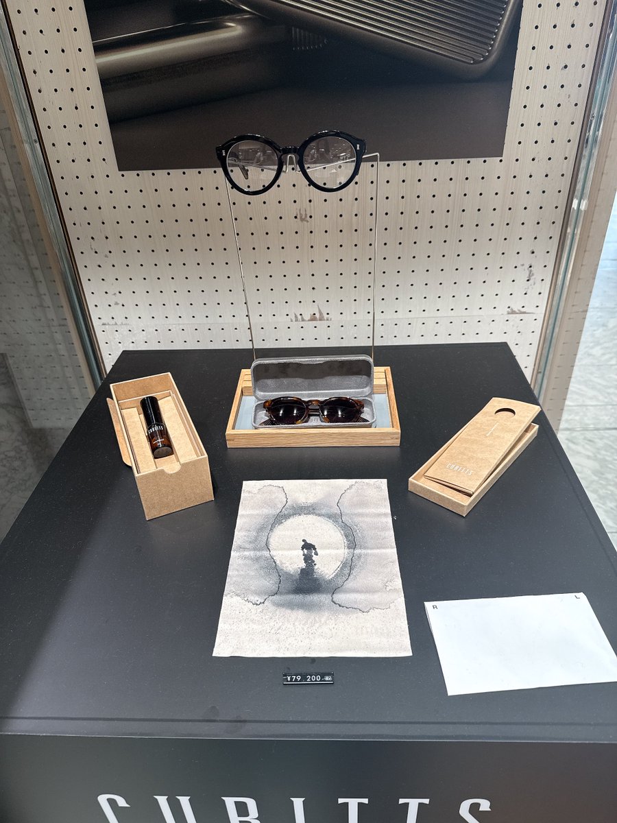 hikkis_closet's tweet photo. 伺わせてもらいました👓
日本限定のサングラス、メガネは残り10本となっているようです。
#cubitts https://t.co/bYHUuVJ0ru